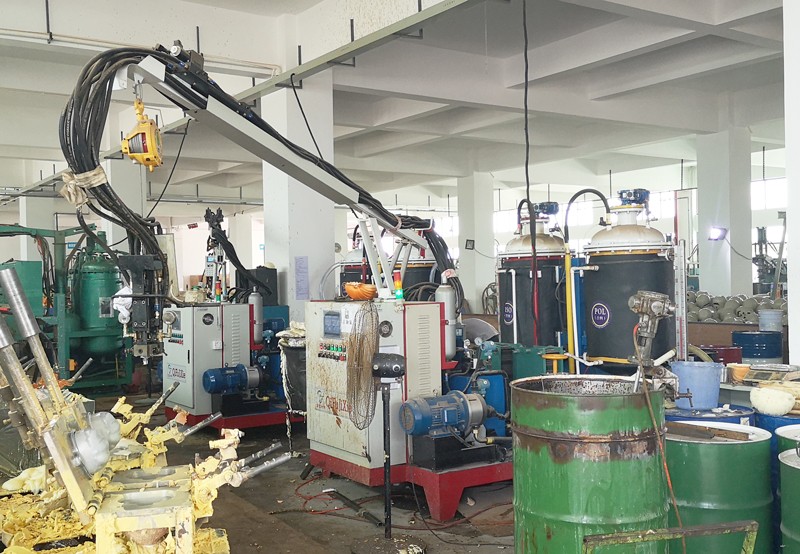 Foaming machine for toy industry